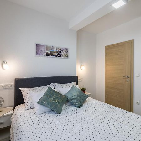 Apart Sa Terasom 250M Od Plaze,Parking,Wi Fi,Rostilj Trogir Exterior photo