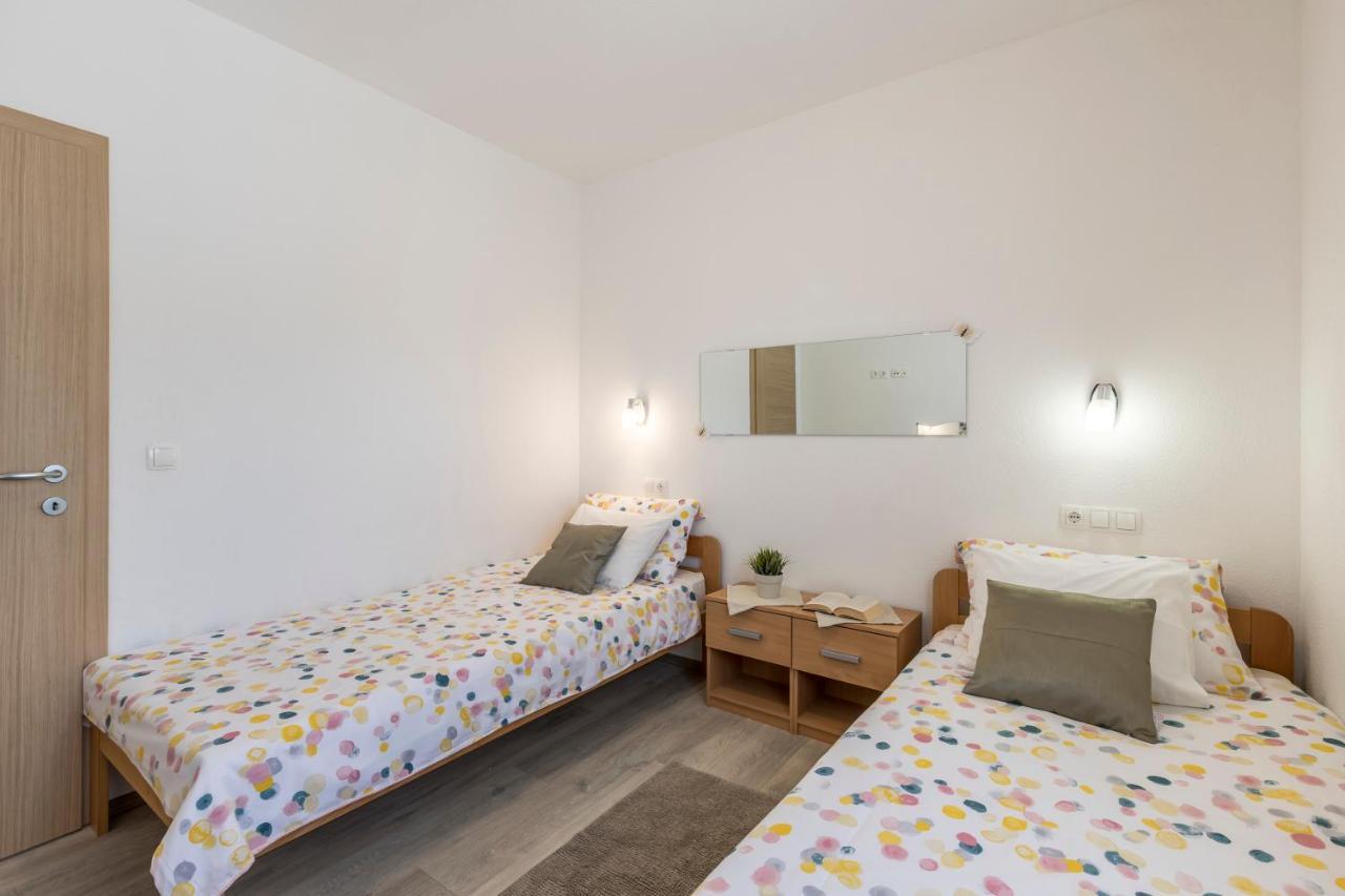 Apart Sa Terasom 250M Od Plaze,Parking,Wi Fi,Rostilj Trogir Exterior photo