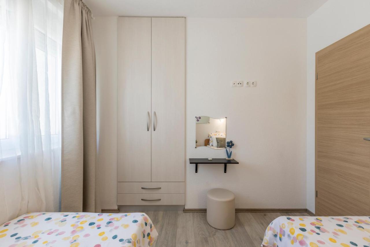 Apart Sa Terasom 250M Od Plaze,Parking,Wi Fi,Rostilj Trogir Exterior photo