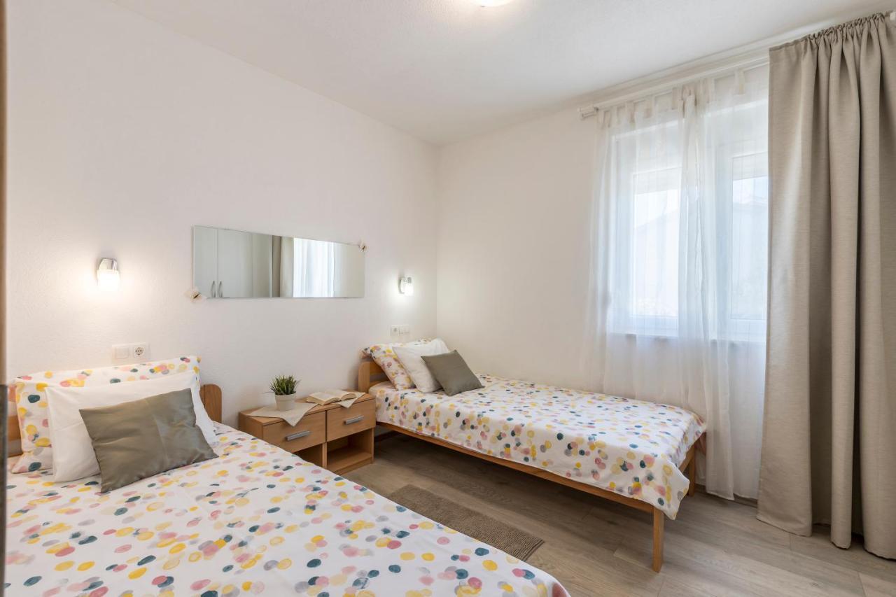 Apart Sa Terasom 250M Od Plaze,Parking,Wi Fi,Rostilj Trogir Exterior photo