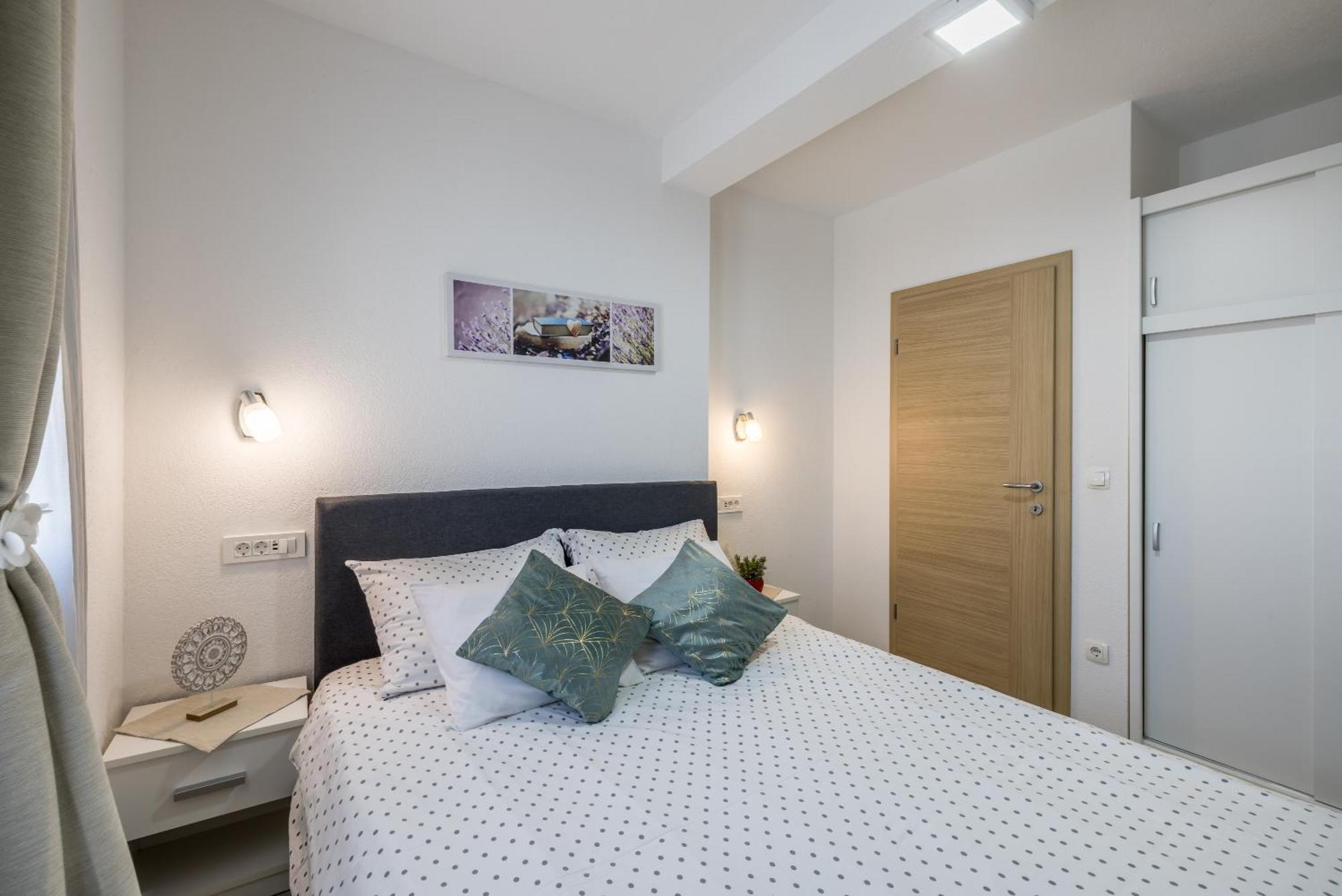 Apart Sa Terasom 250M Od Plaze,Parking,Wi Fi,Rostilj Trogir Exterior photo