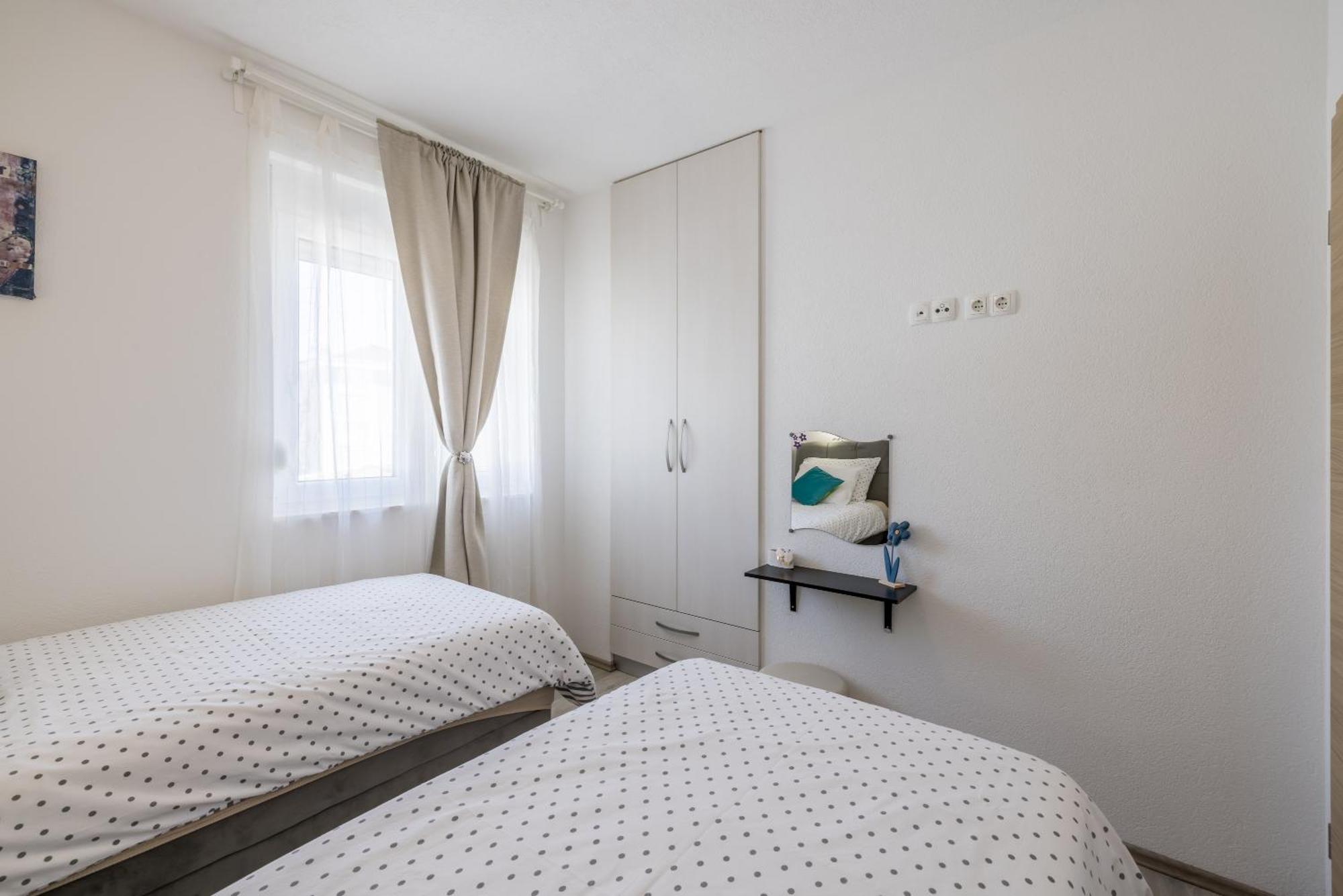 Apart Sa Terasom 250M Od Plaze,Parking,Wi Fi,Rostilj Trogir Exterior photo