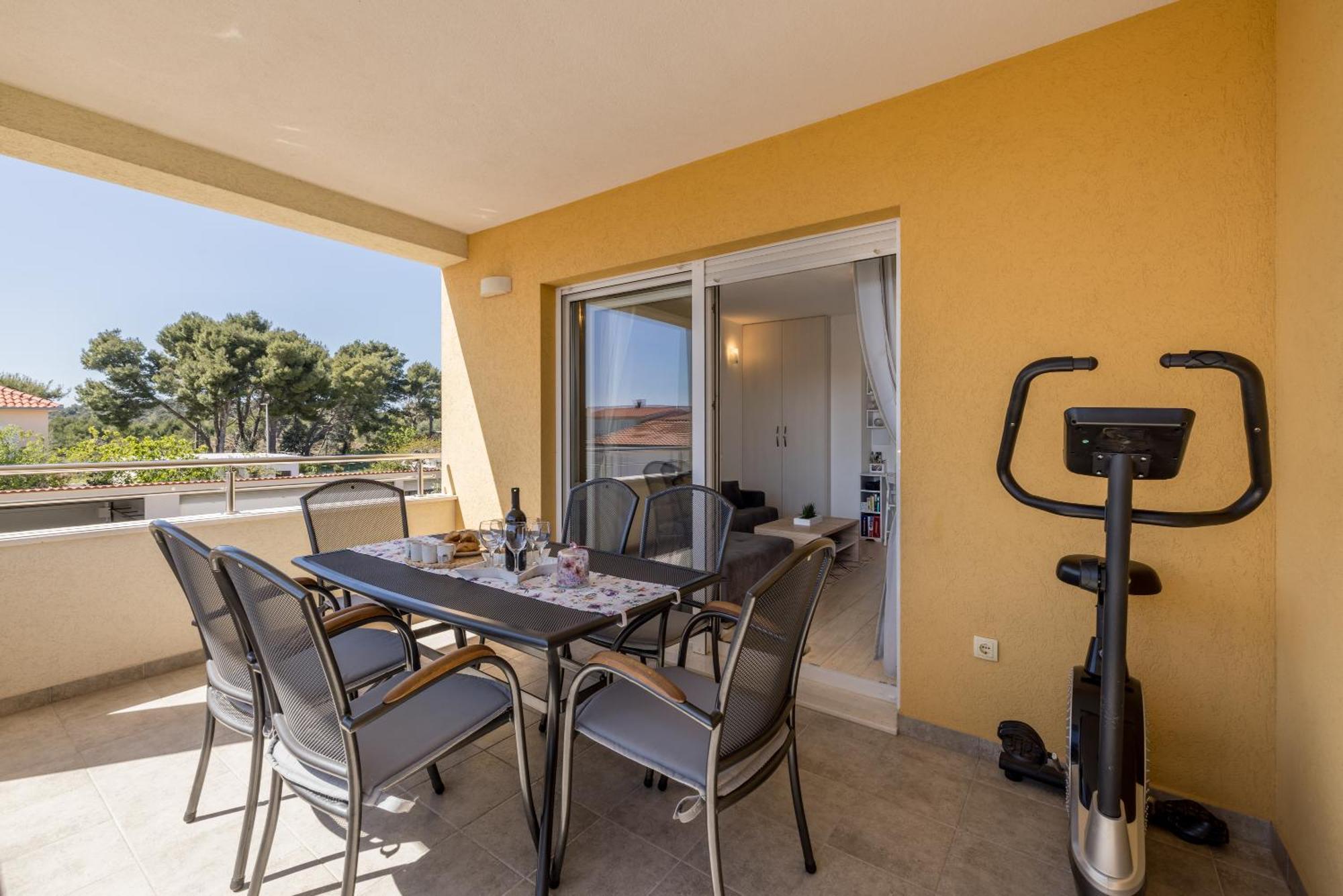 Apart Sa Terasom 250M Od Plaze,Parking,Wi Fi,Rostilj Trogir Exterior photo