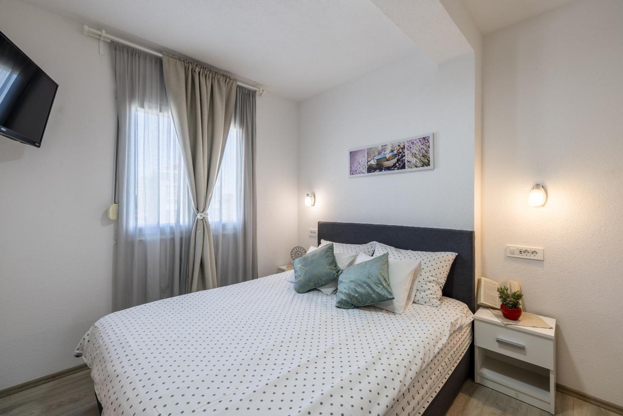 Apart Sa Terasom 250M Od Plaze,Parking,Wi Fi,Rostilj Trogir Exterior photo